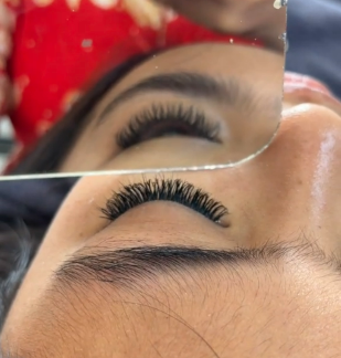 eyelash extension medium look